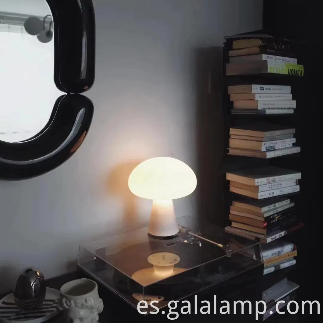 Luminosa lámpara de hongos RGBW para acampar y fiestas luz nocturna